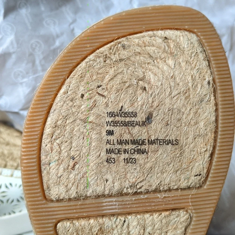 White Mountain Beaux Espadrilles White/Smooth Wedge Sandals Women's Size 9 NIB